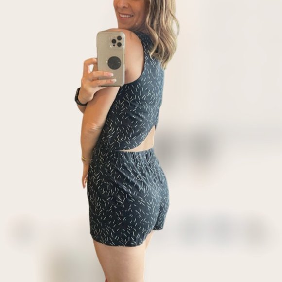 ZERGATIK | Mini Black/White Jumpsuit (Size M) - Picture 3 of 11